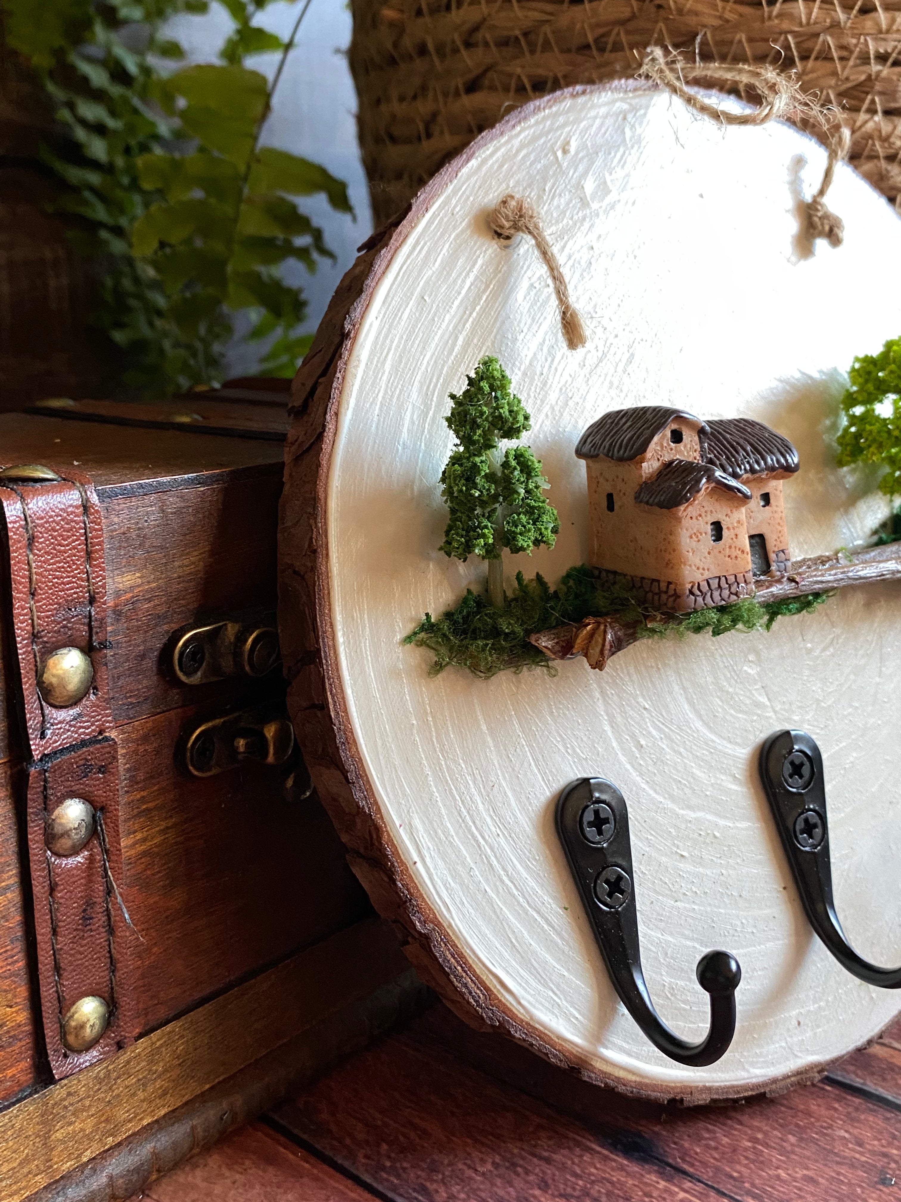 Woodland cottage key hook